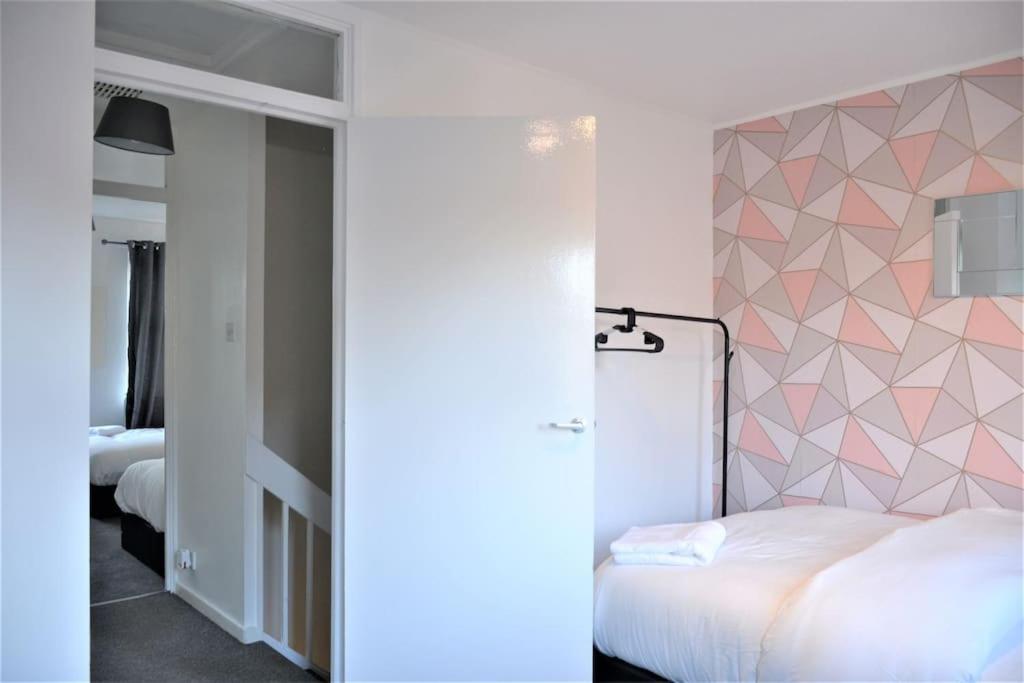 London Zone 2, 2 Bedroom House ภายนอก รูปภาพ