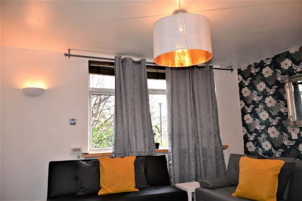 London Zone 2, 2 Bedroom House ภายนอก รูปภาพ