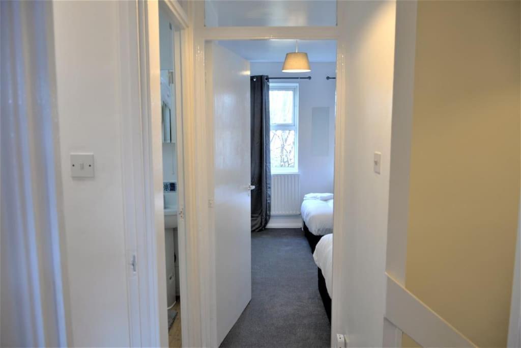 London Zone 2, 2 Bedroom House ภายนอก รูปภาพ
