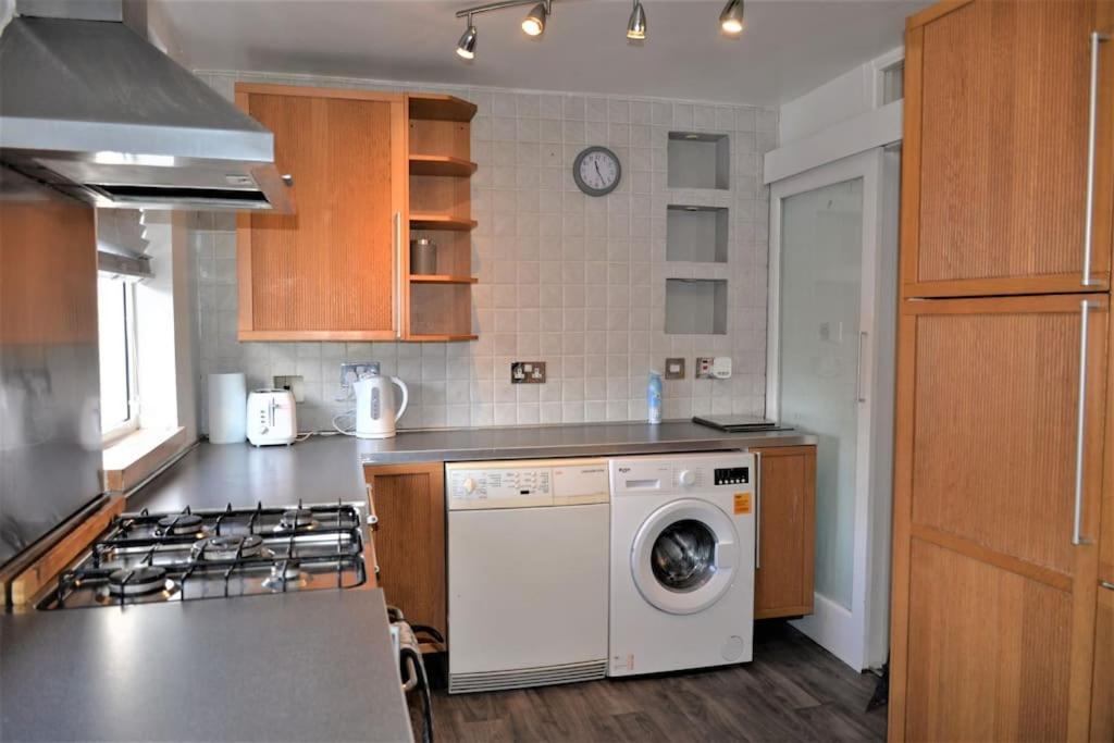London Zone 2, 2 Bedroom House ภายนอก รูปภาพ