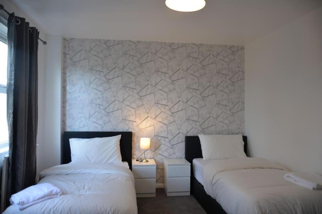 London Zone 2, 2 Bedroom House ภายนอก รูปภาพ