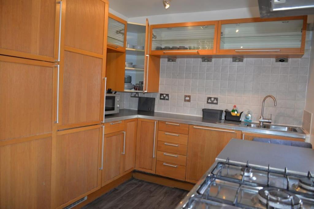 London Zone 2, 2 Bedroom House ภายนอก รูปภาพ