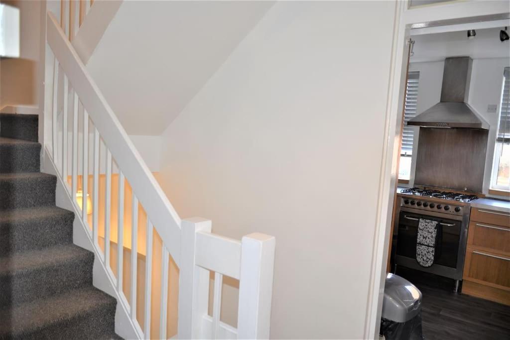 London Zone 2, 2 Bedroom House ภายนอก รูปภาพ