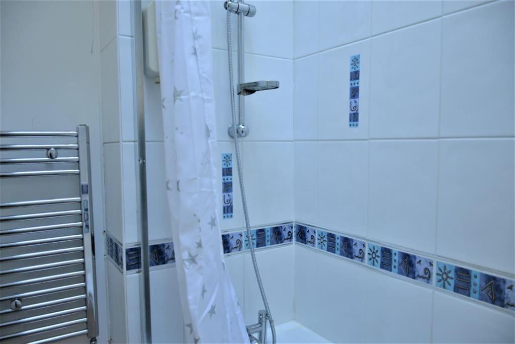 London Zone 2, 2 Bedroom House ภายนอก รูปภาพ