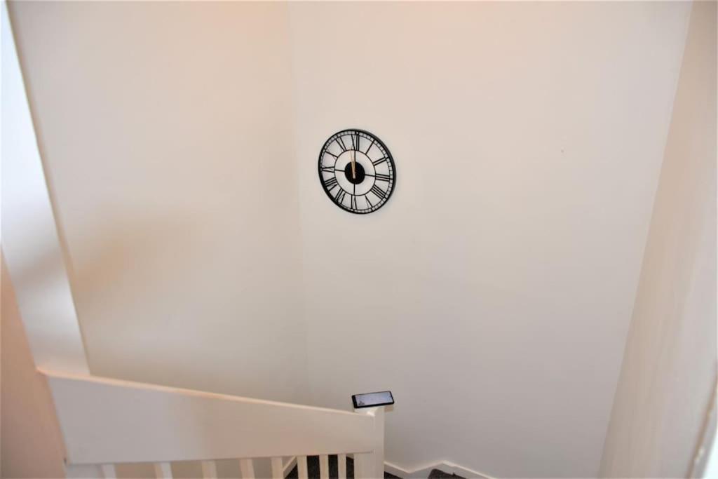 London Zone 2, 2 Bedroom House ภายนอก รูปภาพ