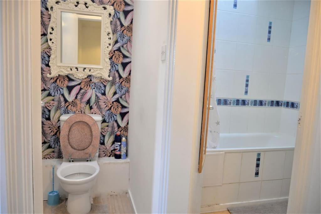 London Zone 2, 2 Bedroom House ภายนอก รูปภาพ