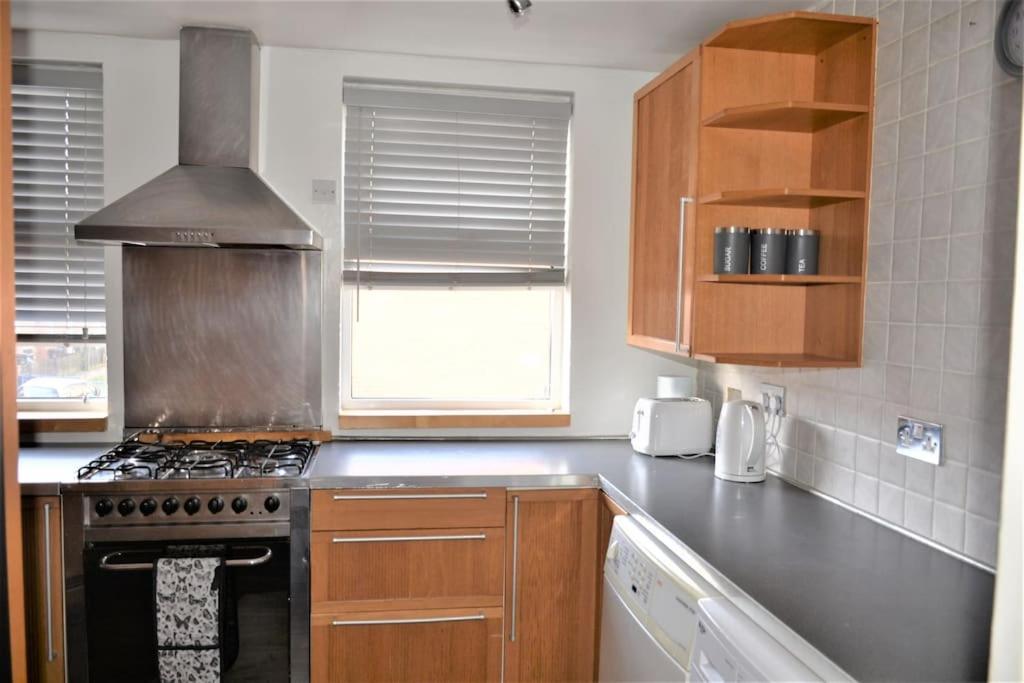 London Zone 2, 2 Bedroom House ภายนอก รูปภาพ