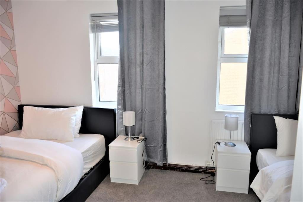London Zone 2, 2 Bedroom House ภายนอก รูปภาพ