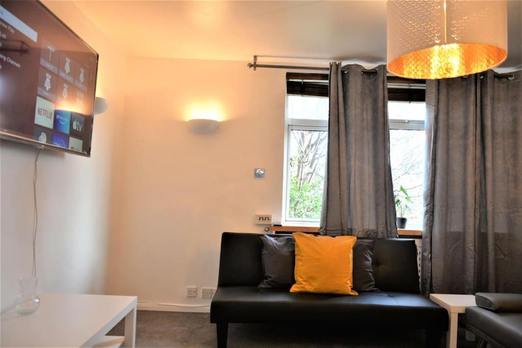 London Zone 2, 2 Bedroom House ภายนอก รูปภาพ
