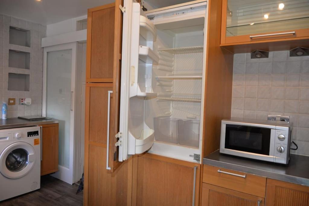 London Zone 2, 2 Bedroom House ภายนอก รูปภาพ