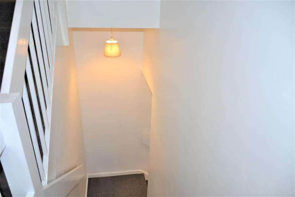 London Zone 2, 2 Bedroom House ภายนอก รูปภาพ