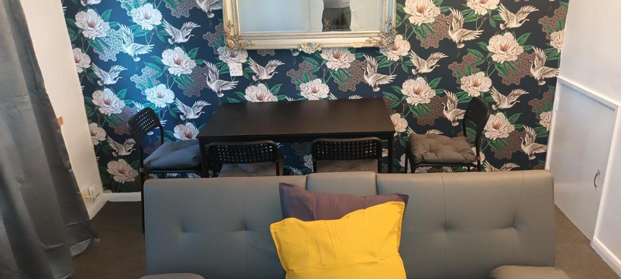 London Zone 2, 2 Bedroom House ภายนอก รูปภาพ