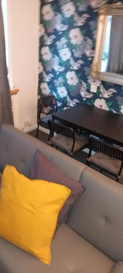 London Zone 2, 2 Bedroom House ภายนอก รูปภาพ